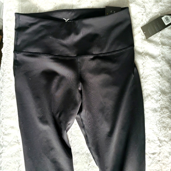 ๐๐ NWT Old Navy Dri-Fit Leggings with Ankle Criss-Cross Strap Size M ๐๐ - Picture 2 of 5